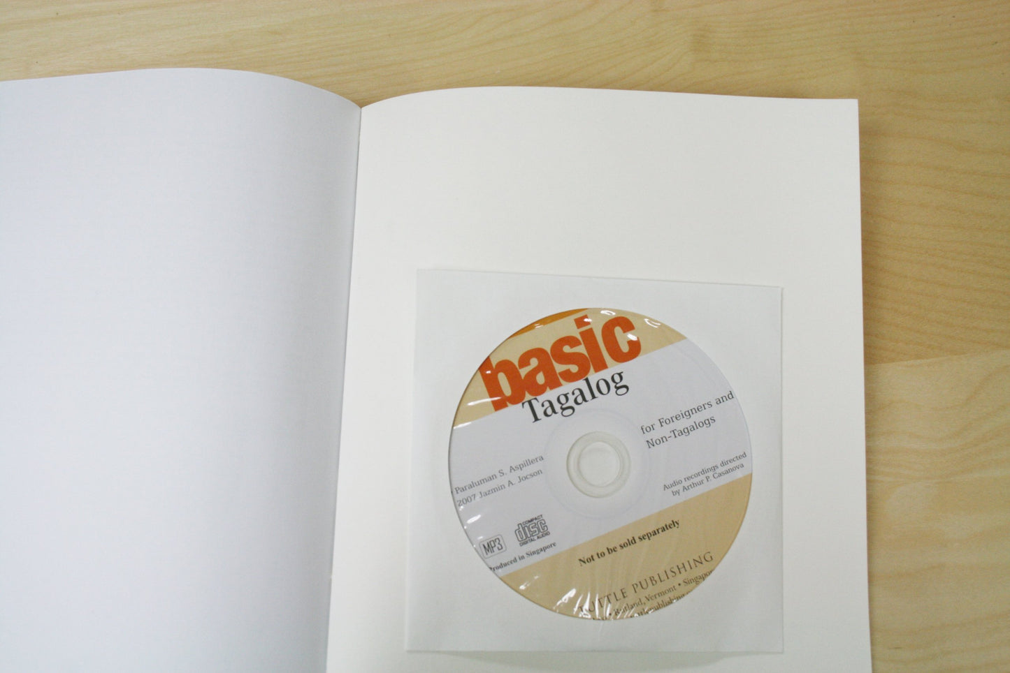 Basic Tagalog for Foreigners and Non-Tagalogs: (MP3 Audio CD Included) (Tuttle Language Library) Aspillera, Paraluman S.; Hernandez, Yolanda C. and Alvarado, Leo
