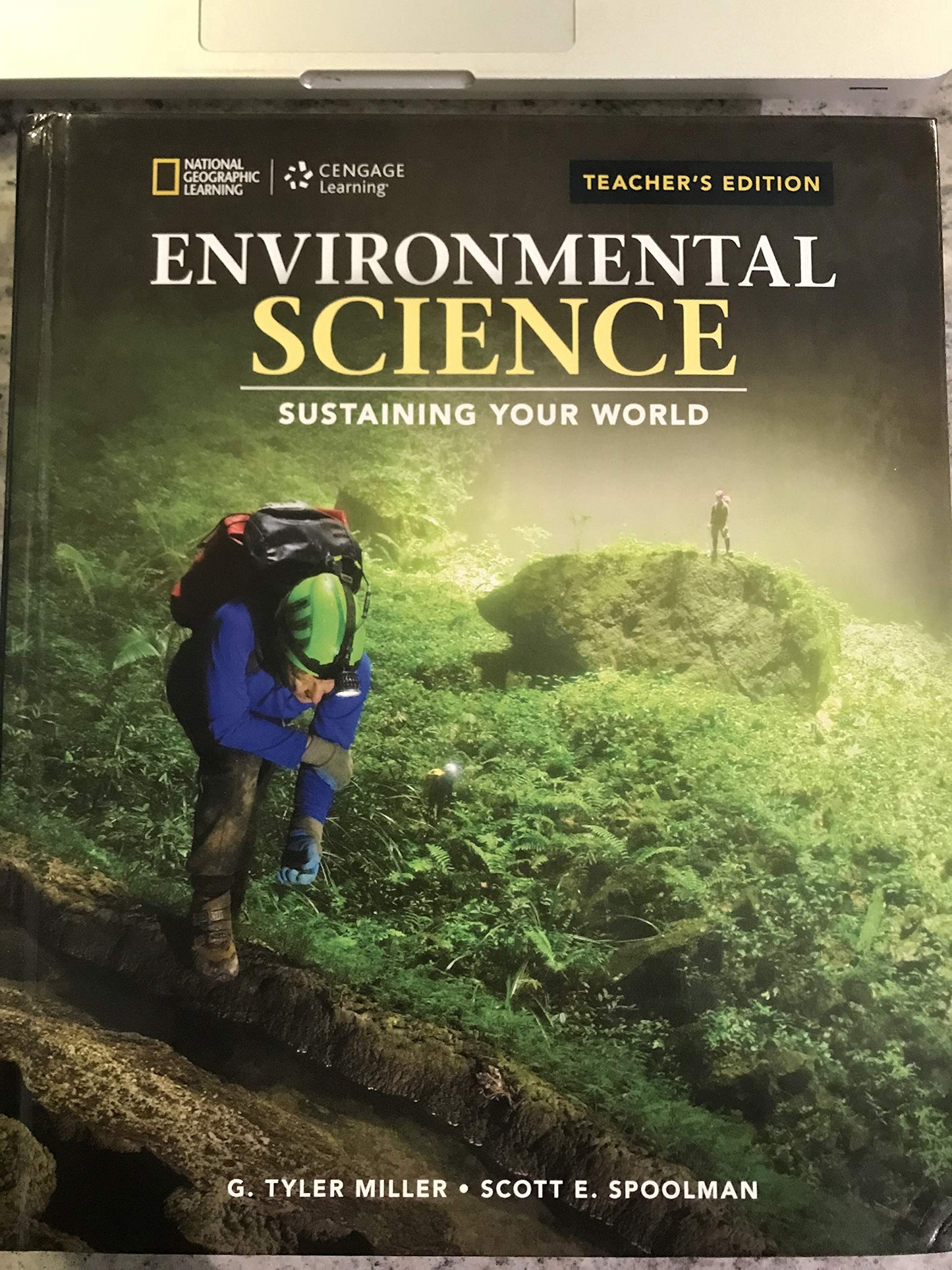 TEACHER\'S EDITION ENVIRONMENTAL SCIENCE SUSTAINING YOUR WORLD [Hardcover] Scott E. Spoolman